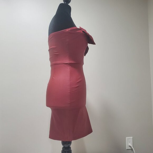 MUST HAVE RED STRAPLESS CUTOUT MINI DRESS WITH LARGE FRONT BOW SIZE M - Picture 5 of 7